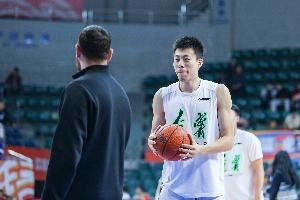 媒体人：2天之内四名当打之年的国手更换东家 CBA史上绝无仅有